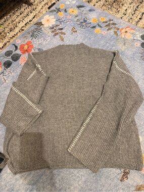 Source Unknown Gray Ribbed Crewneck Sweater with Contrast Stitch